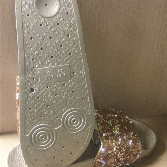 GOLD SLIDES DRIPPING IN SPARKLING SHOES - Picture 6 of 7